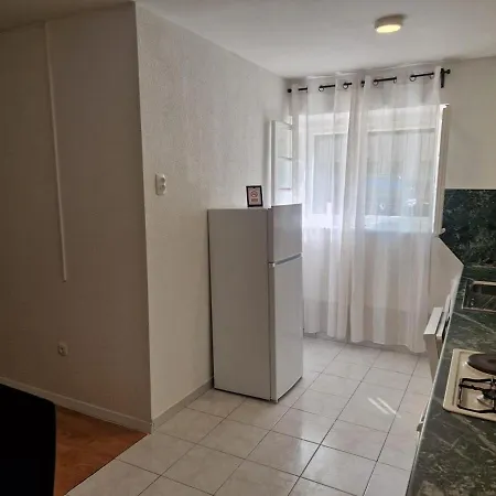 Apartment Split Apartment *